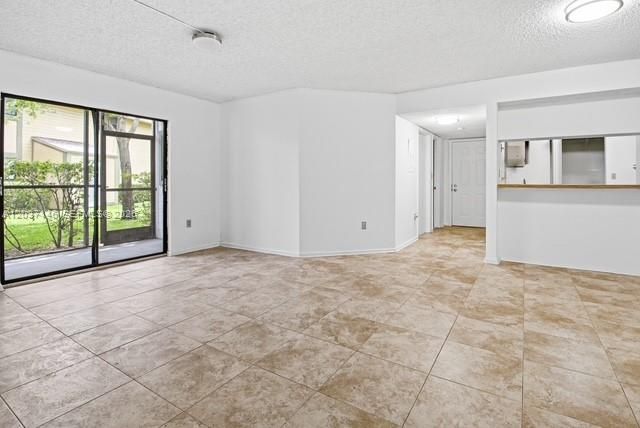 For Sale: $185,000 (2 beds, 2 baths, 907 Square Feet)