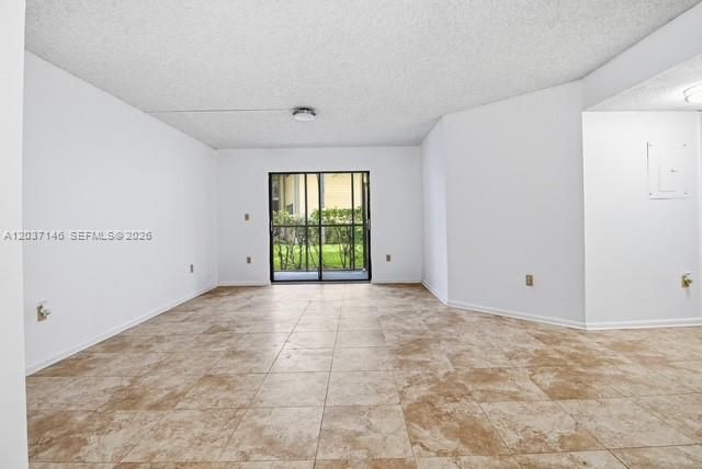 For Sale: $185,000 (2 beds, 2 baths, 907 Square Feet)