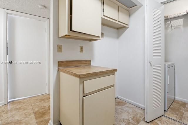 For Sale: $185,000 (2 beds, 2 baths, 907 Square Feet)
