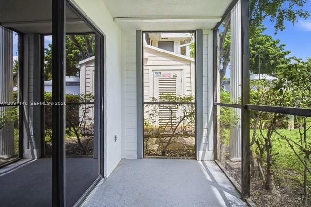 For Sale: $185,000 (2 beds, 2 baths, 907 Square Feet)