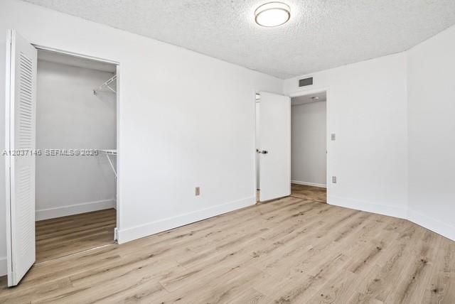 For Sale: $185,000 (2 beds, 2 baths, 907 Square Feet)
