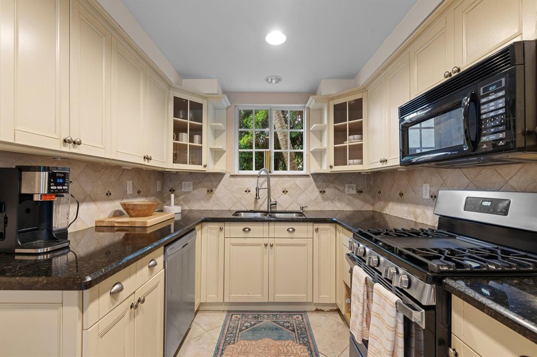 9 - Kitchen