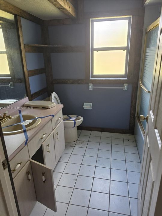 Под контрактом: $149,000 (3 спален, 2 ванн, 0 Квадратных фут)