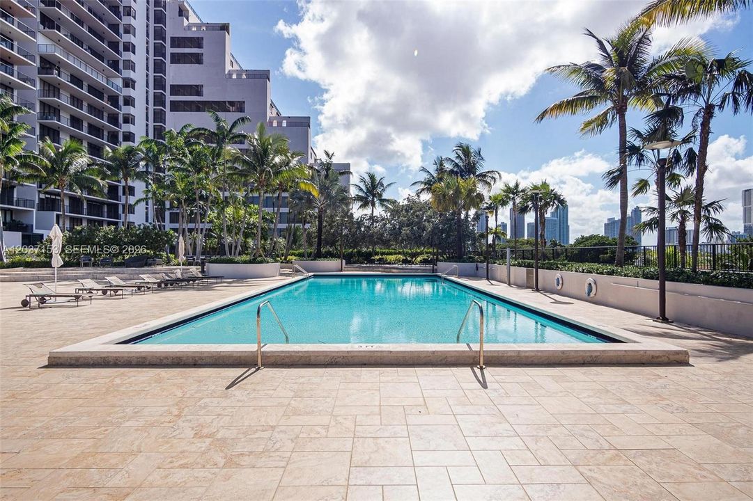 For Rent: $12,000 (3 beds, 2 baths, 2010 Square Feet)