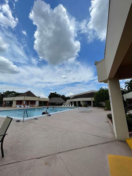 For Sale: $115,000 (1 beds, 1 baths, 640 Square Feet)