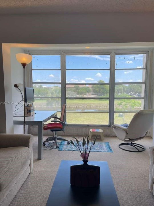 For Sale: $115,000 (1 beds, 1 baths, 640 Square Feet)