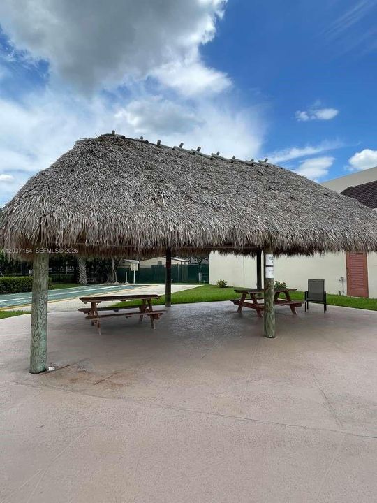 For Sale: $115,000 (1 beds, 1 baths, 640 Square Feet)