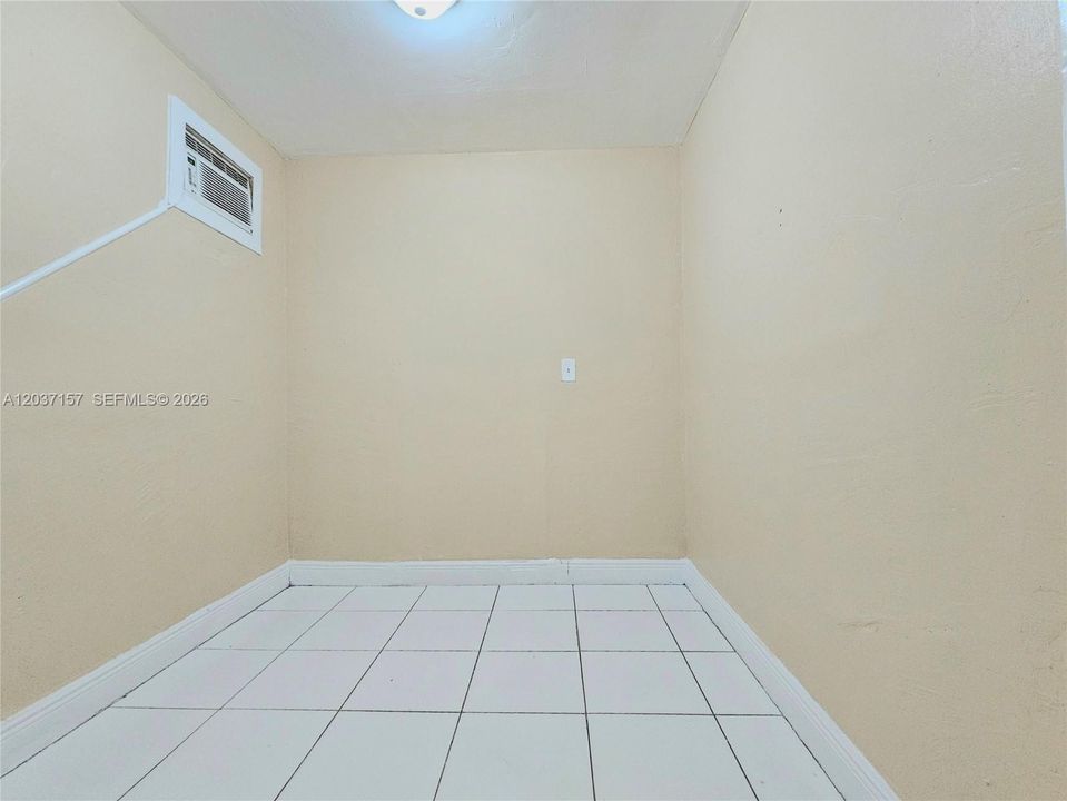 В аренду: $2,500 (4 спален, 2 ванн, 1184 Квадратных фут)