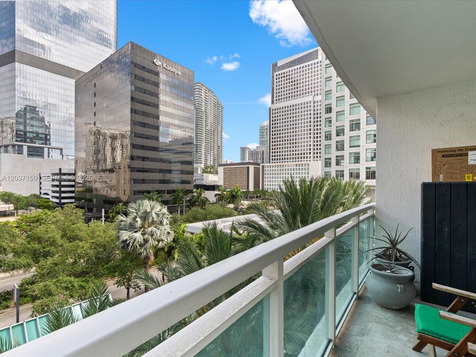 For Sale: $415,000 (1 beds, 1 baths, 704 Square Feet)