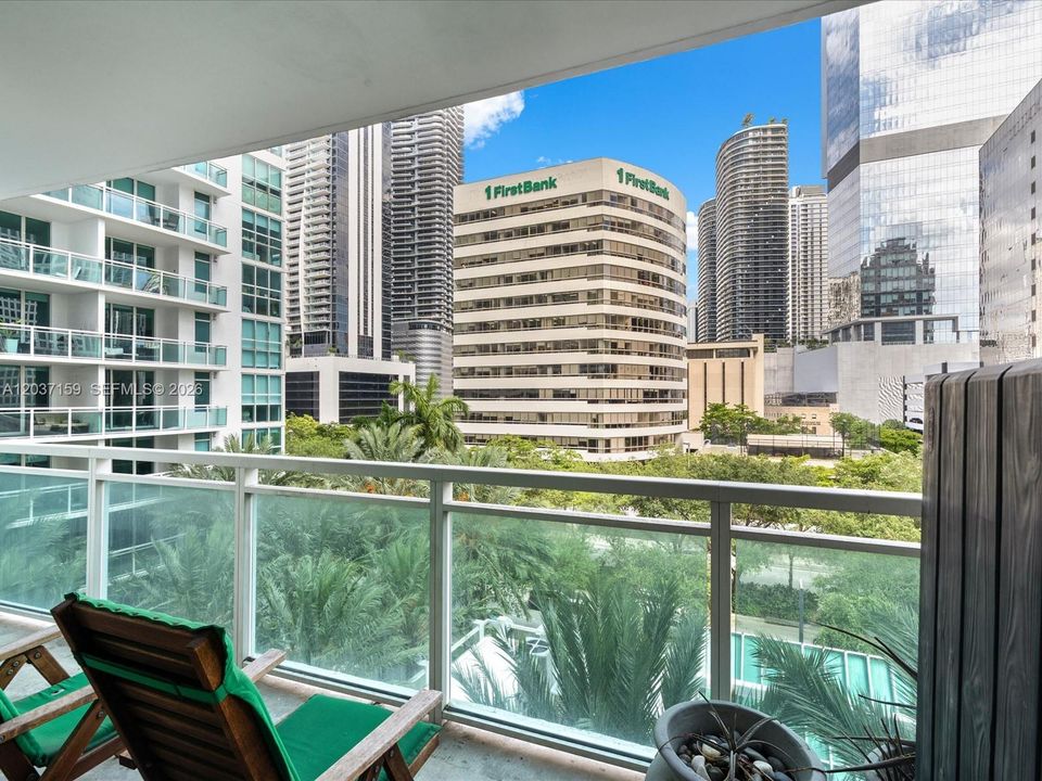 For Sale: $415,000 (1 beds, 1 baths, 704 Square Feet)