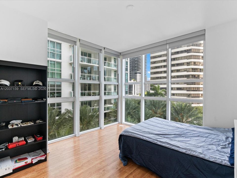 For Sale: $415,000 (1 beds, 1 baths, 704 Square Feet)