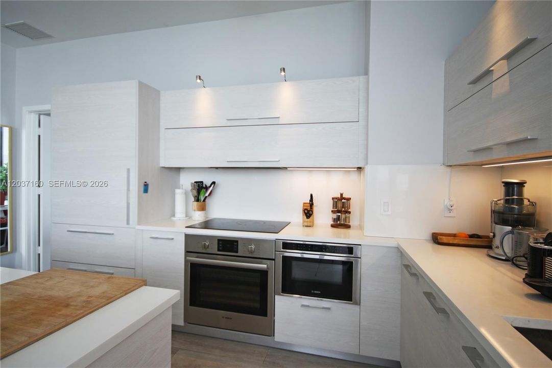 For Rent: $7,000 (2 beds, 2 baths, 1237 Square Feet)