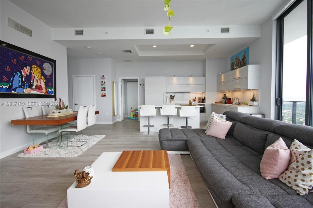 For Rent: $7,000 (2 beds, 2 baths, 1237 Square Feet)