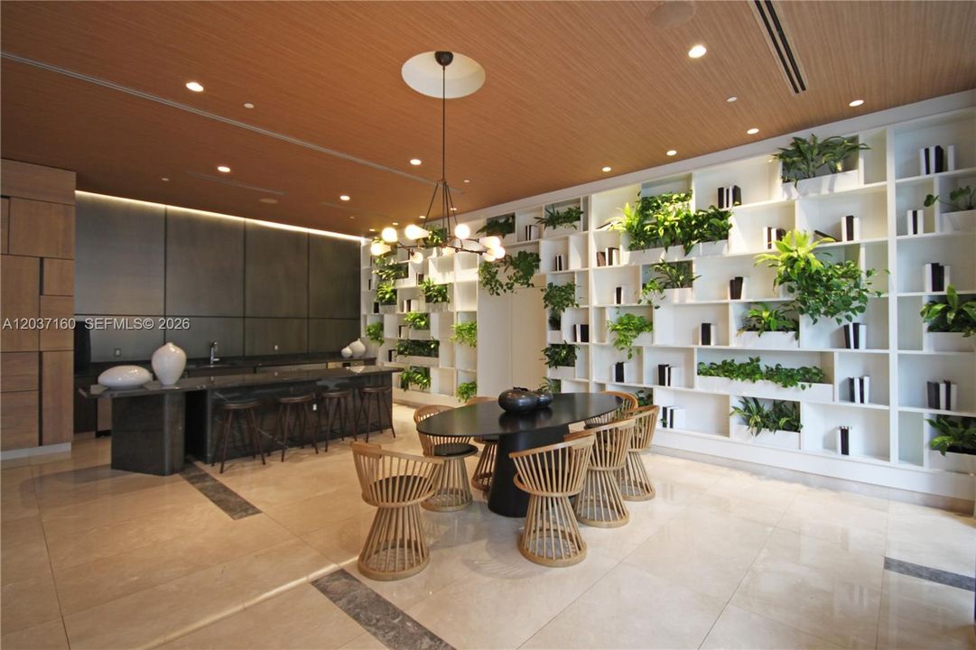 For Rent: $7,000 (2 beds, 2 baths, 1237 Square Feet)