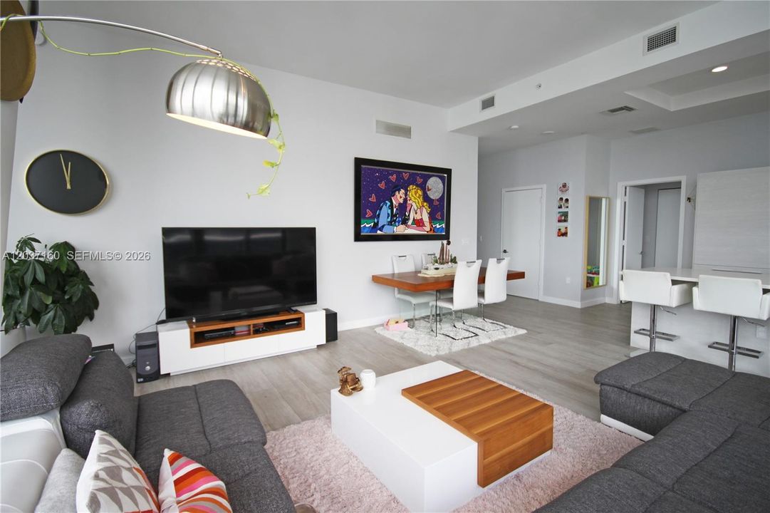For Rent: $7,000 (2 beds, 2 baths, 1237 Square Feet)