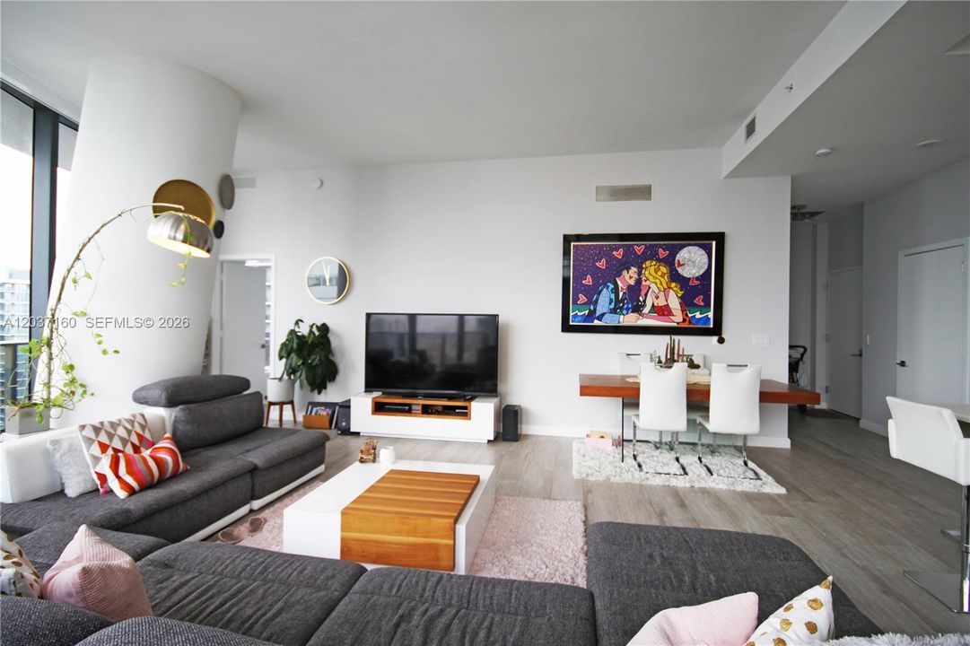 For Rent: $7,000 (2 beds, 2 baths, 1237 Square Feet)