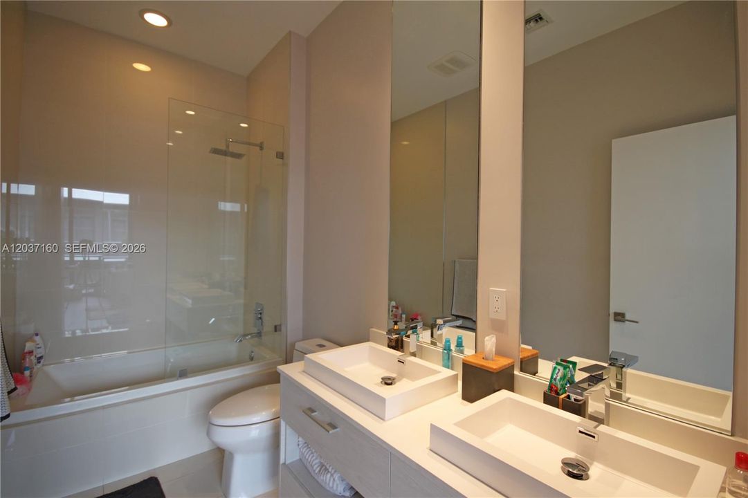 For Rent: $7,000 (2 beds, 2 baths, 1237 Square Feet)
