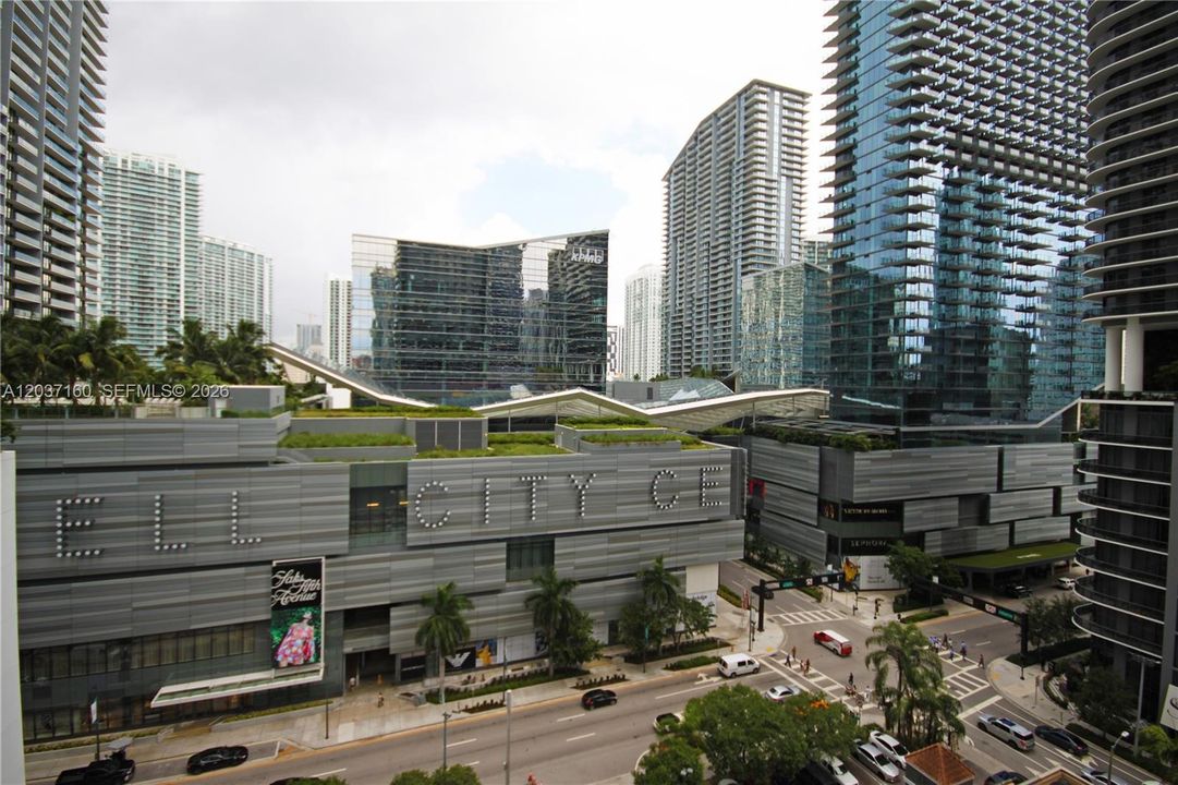 For Rent: $7,000 (2 beds, 2 baths, 1237 Square Feet)