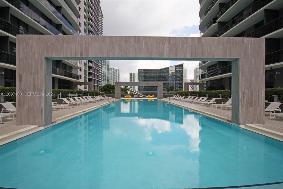 For Rent: $7,000 (2 beds, 2 baths, 1237 Square Feet)