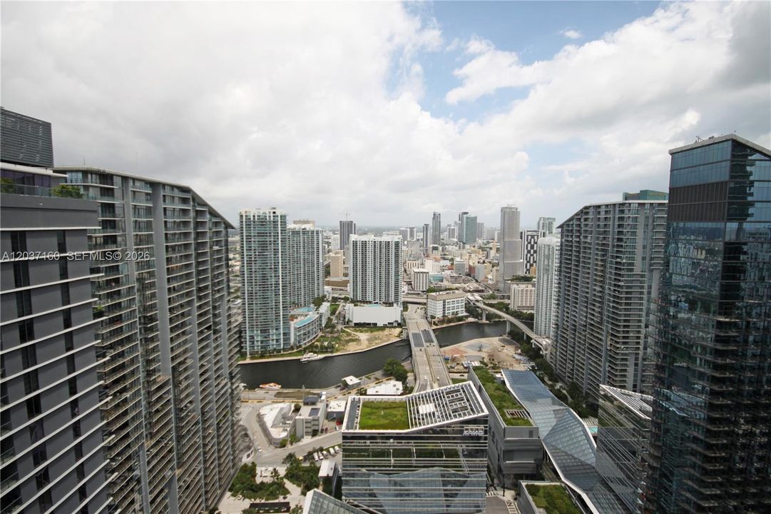For Rent: $7,000 (2 beds, 2 baths, 1237 Square Feet)