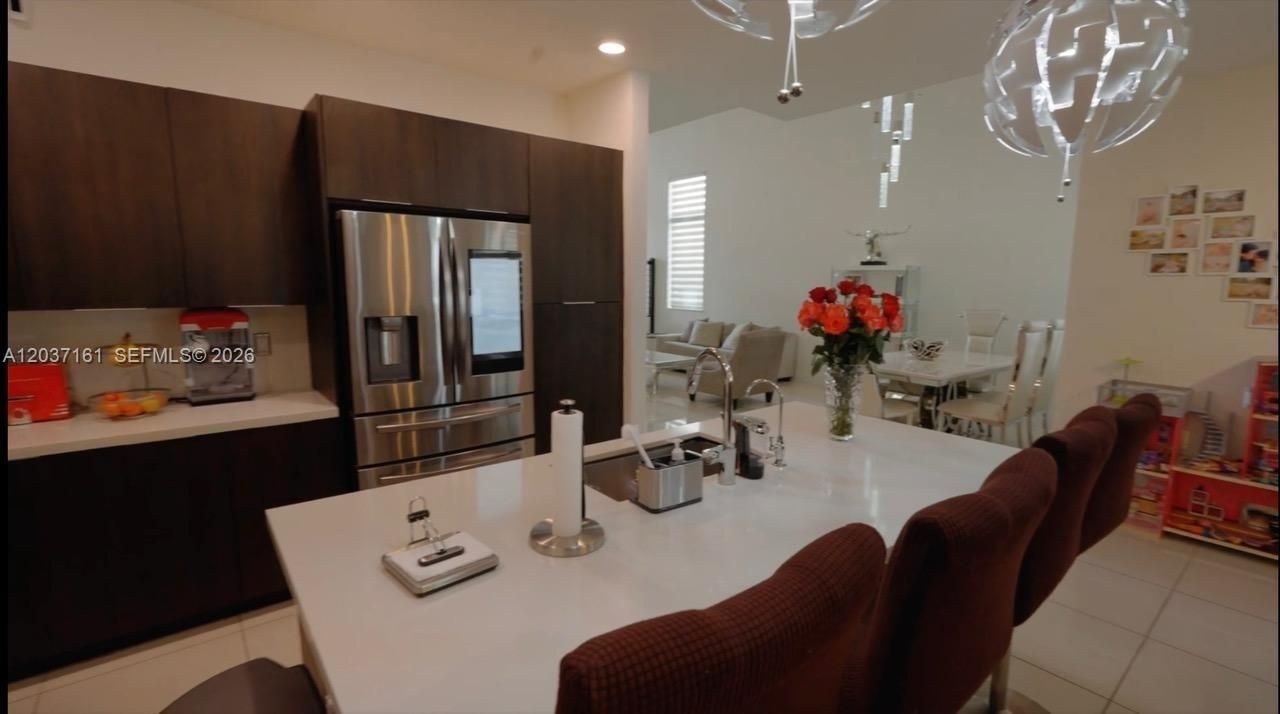 En Venta: $1,350,000 (4 camas, 4 baños, 2785 Pies cuadrados)