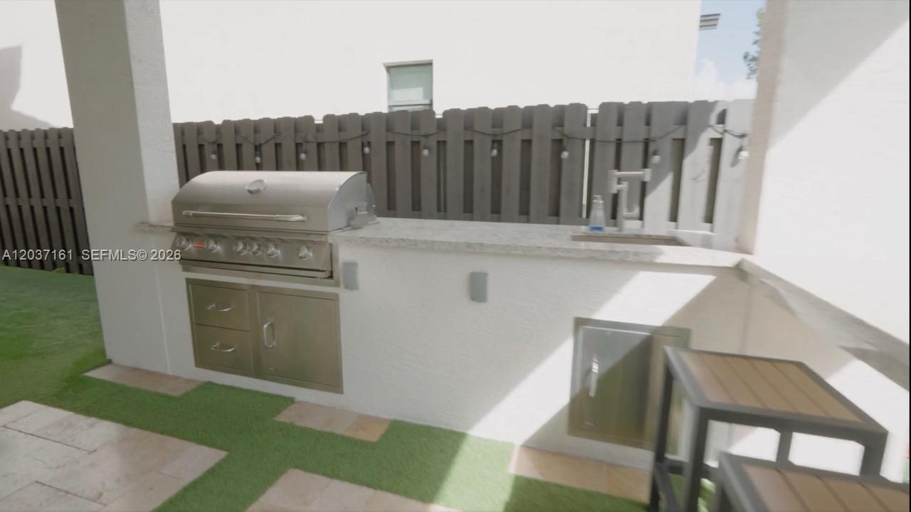En Venta: $1,350,000 (4 camas, 4 baños, 2785 Pies cuadrados)