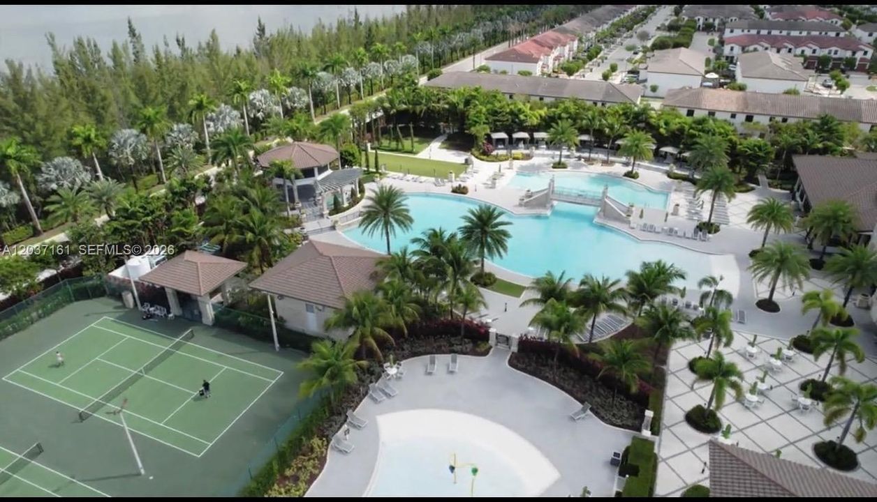 En Venta: $1,350,000 (4 camas, 4 baños, 2785 Pies cuadrados)