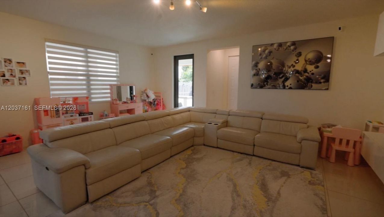 En Venta: $1,350,000 (4 camas, 4 baños, 2785 Pies cuadrados)