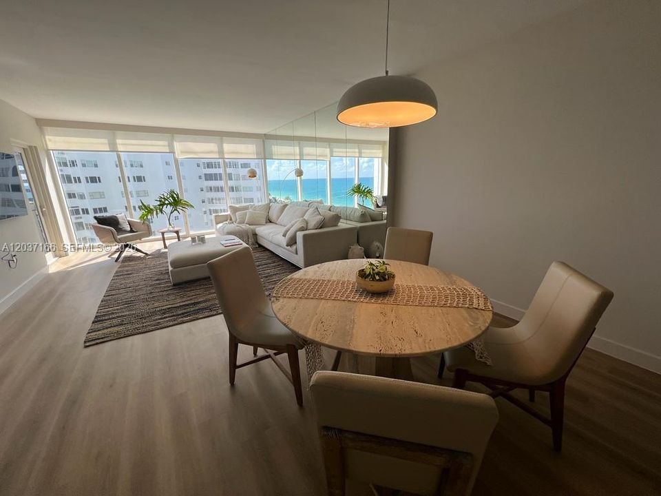 For Sale: $870,000 (1 beds, 1 baths, 896 Square Feet)