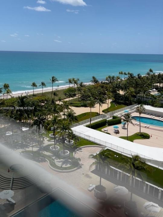 For Sale: $870,000 (1 beds, 1 baths, 896 Square Feet)