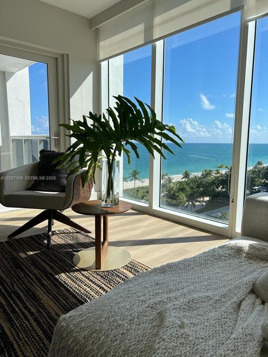 For Sale: $870,000 (1 beds, 1 baths, 896 Square Feet)