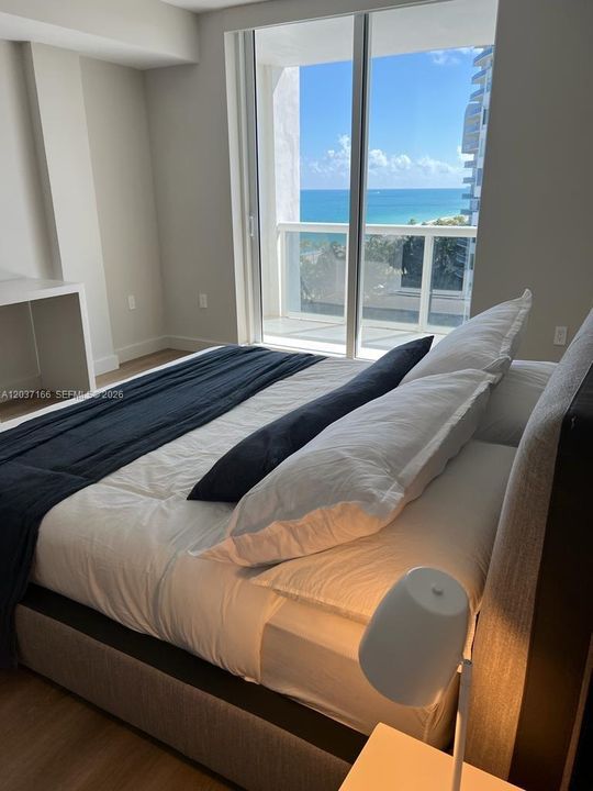 For Sale: $870,000 (1 beds, 1 baths, 896 Square Feet)