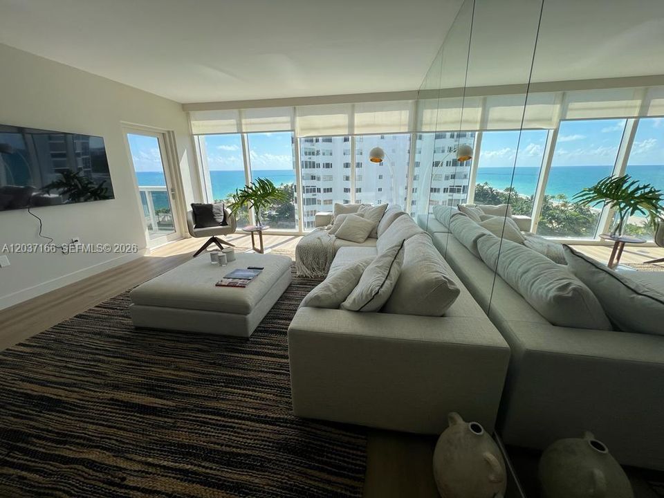 For Sale: $870,000 (1 beds, 1 baths, 896 Square Feet)