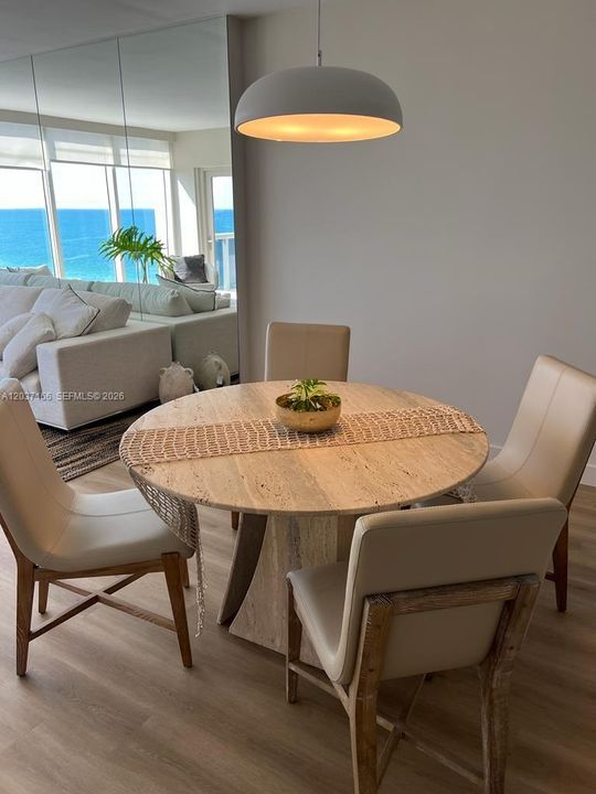 For Sale: $870,000 (1 beds, 1 baths, 896 Square Feet)