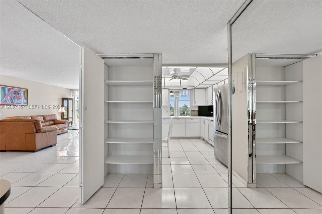 For Sale: $349,900 (2 beds, 2 baths, 1500 Square Feet)