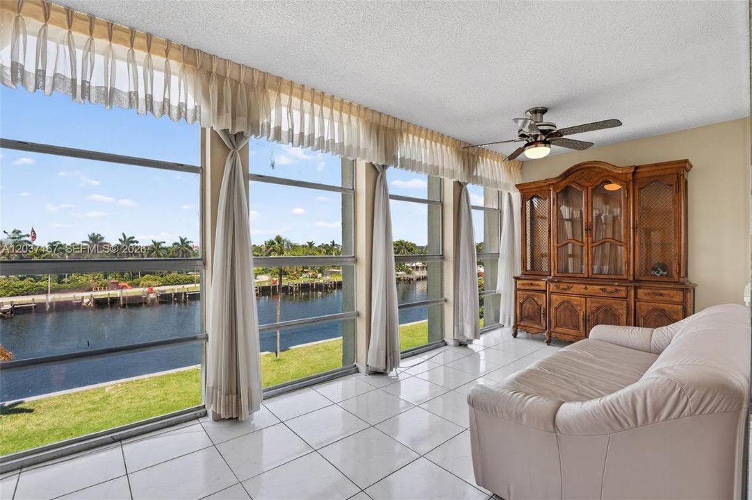 For Sale: $349,900 (2 beds, 2 baths, 1500 Square Feet)