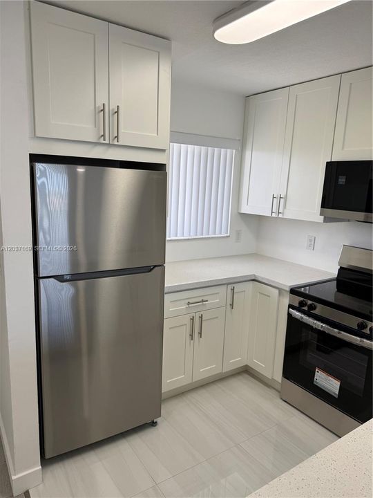 For Sale: $289,000 (2 beds, 2 baths, 832 Square Feet)