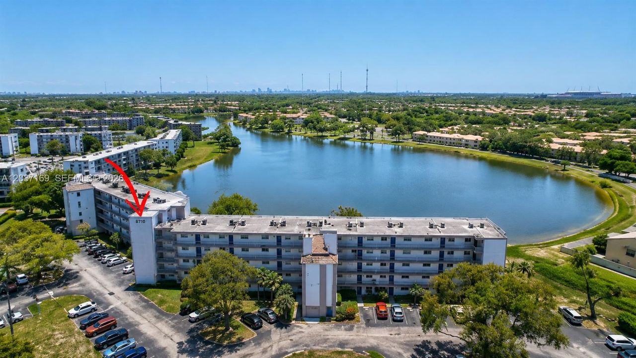 For Sale: $289,000 (2 beds, 2 baths, 832 Square Feet)
