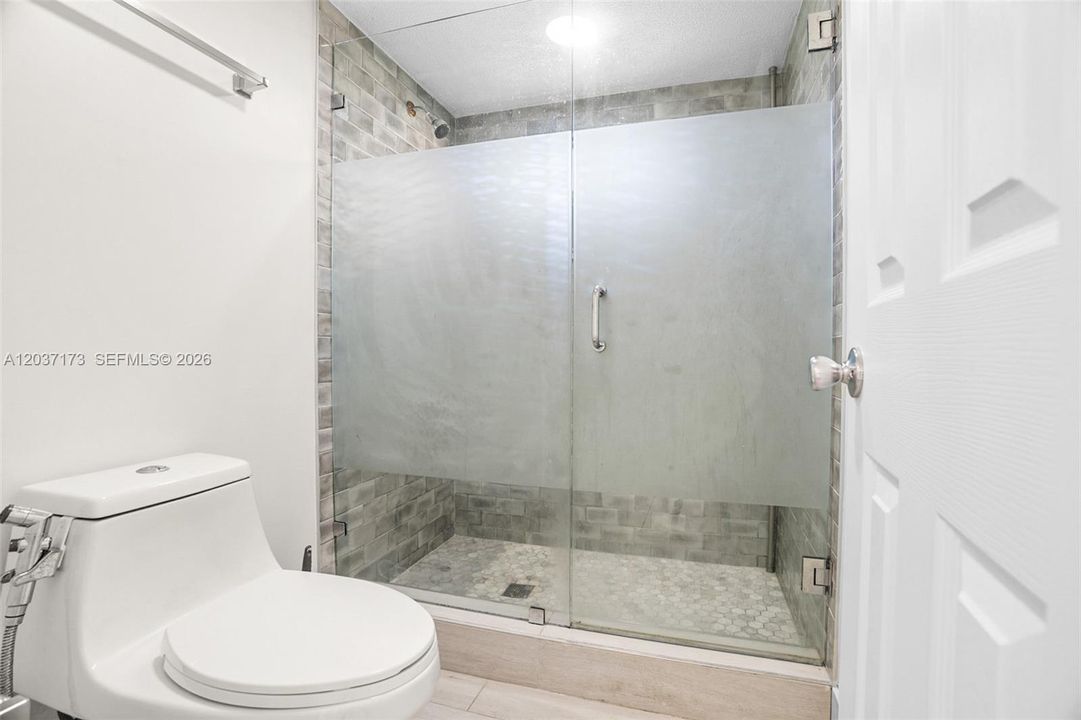 En Venta: $225,000 (2 camas, 2 baños, 1000 Pies cuadrados)