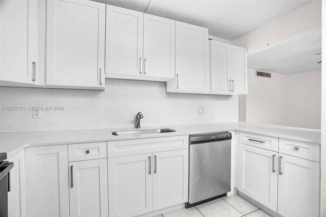En Venta: $225,000 (2 camas, 2 baños, 1000 Pies cuadrados)