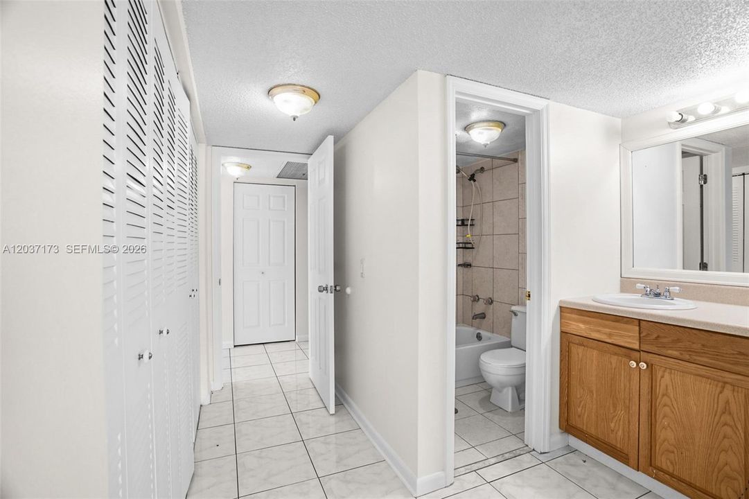 En Venta: $225,000 (2 camas, 2 baños, 1000 Pies cuadrados)