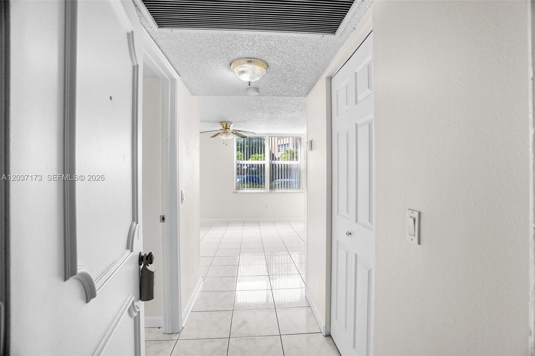 En Venta: $225,000 (2 camas, 2 baños, 1000 Pies cuadrados)