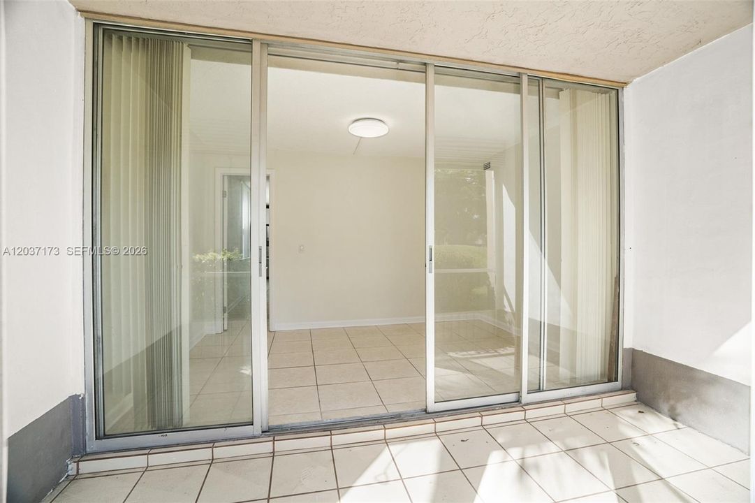 En Venta: $225,000 (2 camas, 2 baños, 1000 Pies cuadrados)