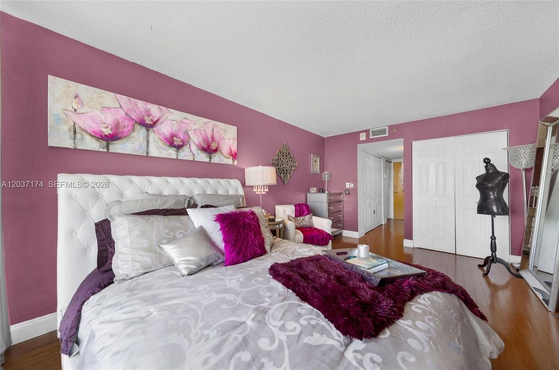 For Rent: $2,800 (2 beds, 2 baths, 1030 Square Feet)