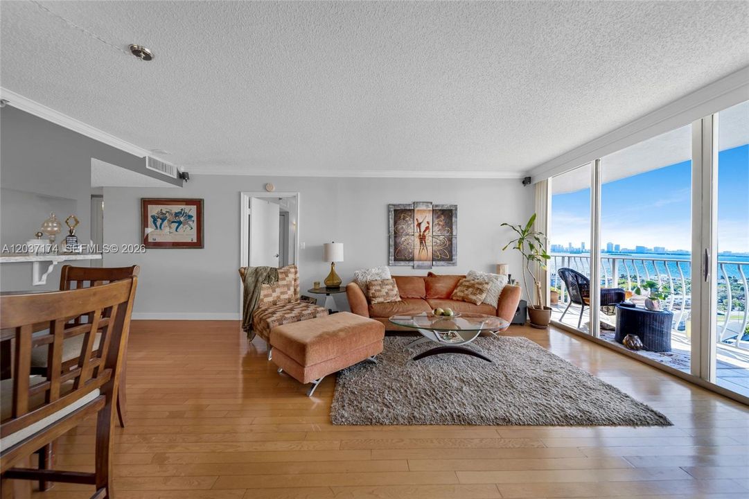 For Rent: $2,800 (2 beds, 2 baths, 1030 Square Feet)