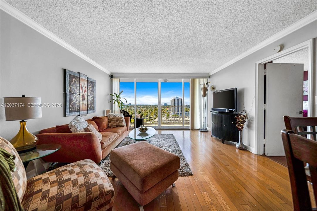 For Rent: $2,800 (2 beds, 2 baths, 1030 Square Feet)
