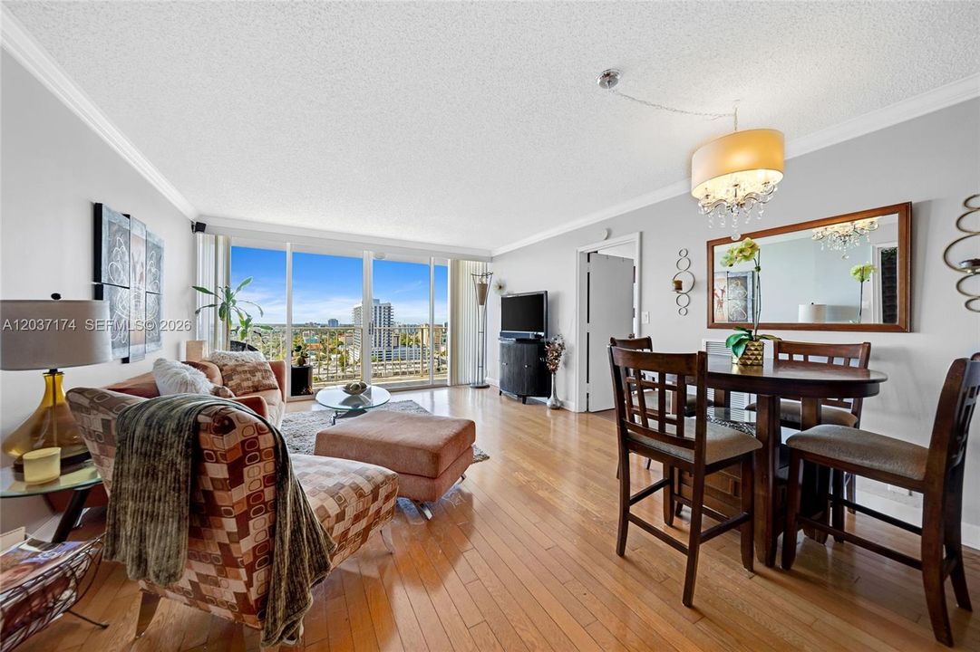 For Rent: $2,800 (2 beds, 2 baths, 1030 Square Feet)
