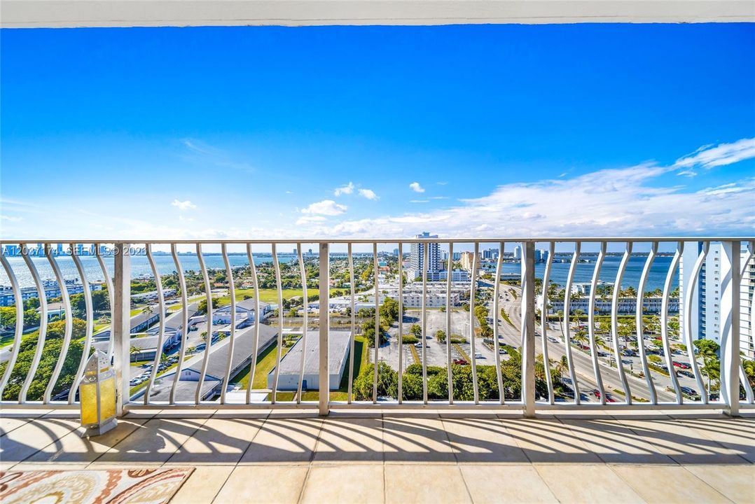 For Rent: $2,800 (2 beds, 2 baths, 1030 Square Feet)