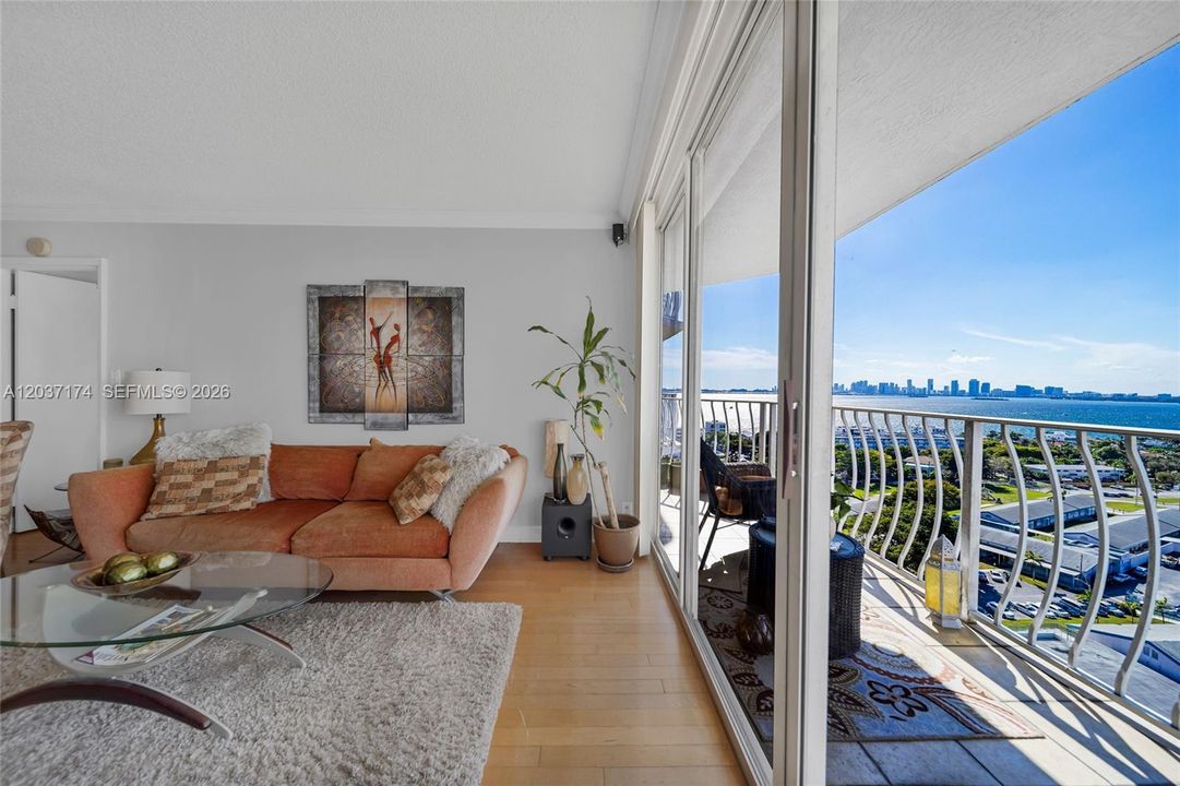 For Rent: $2,800 (2 beds, 2 baths, 1030 Square Feet)