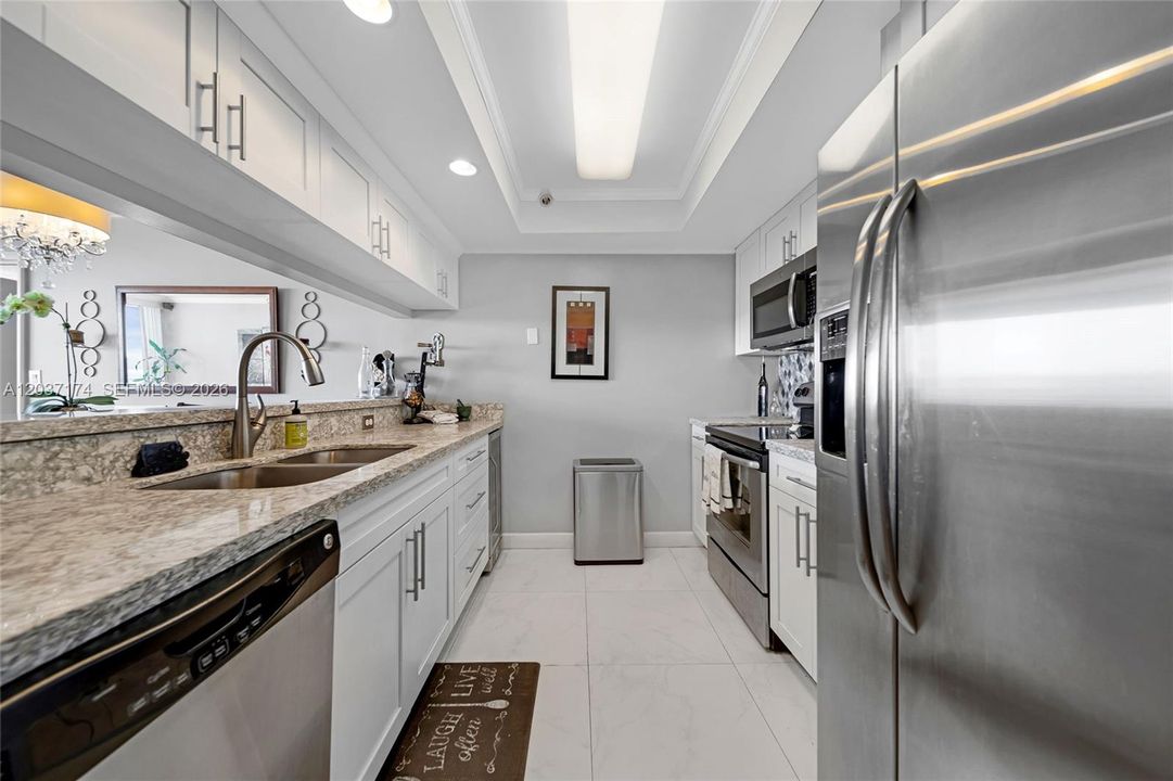 For Rent: $2,800 (2 beds, 2 baths, 1030 Square Feet)
